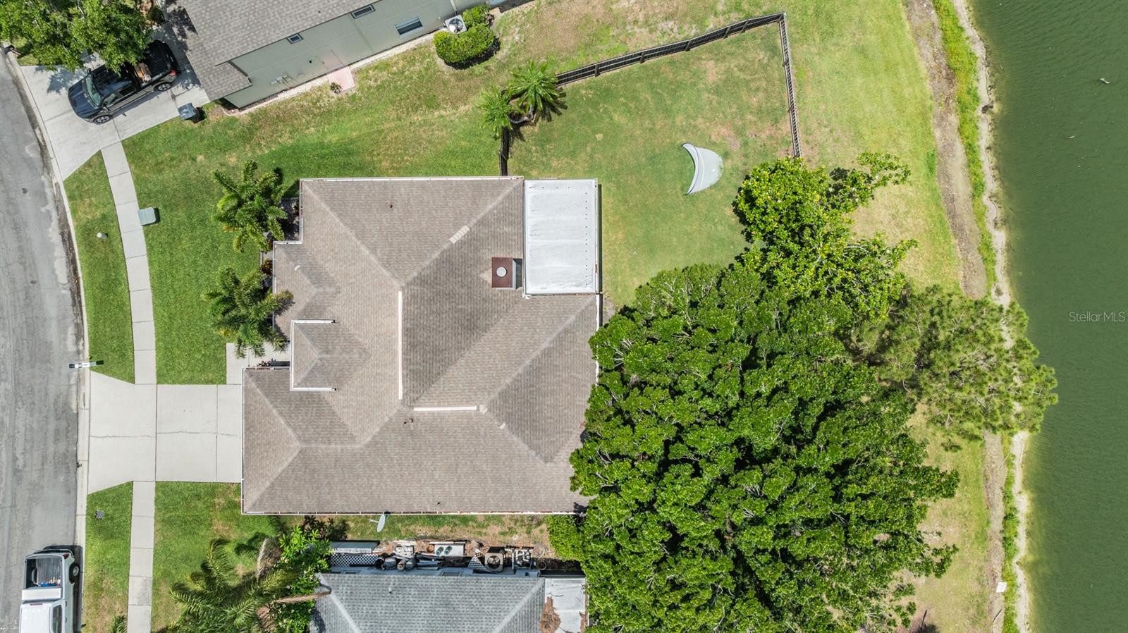Listing photo id 29 for 2016 Chelam Way
