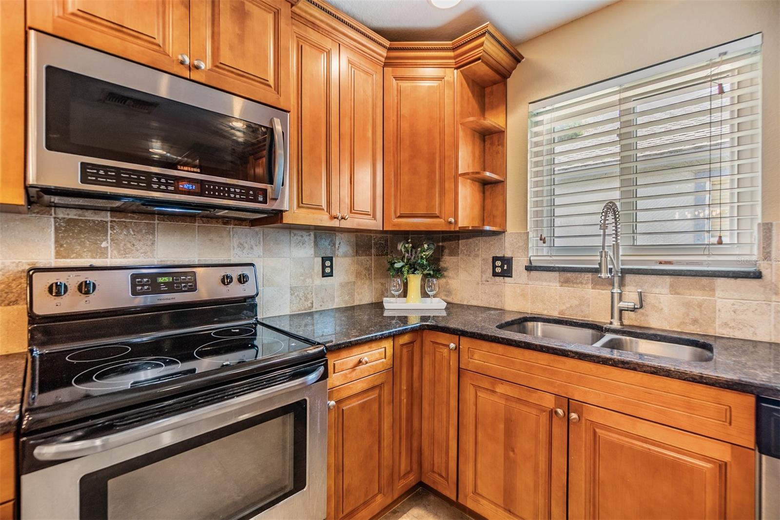 Listing photo id 6 for 2016 Chelam Way