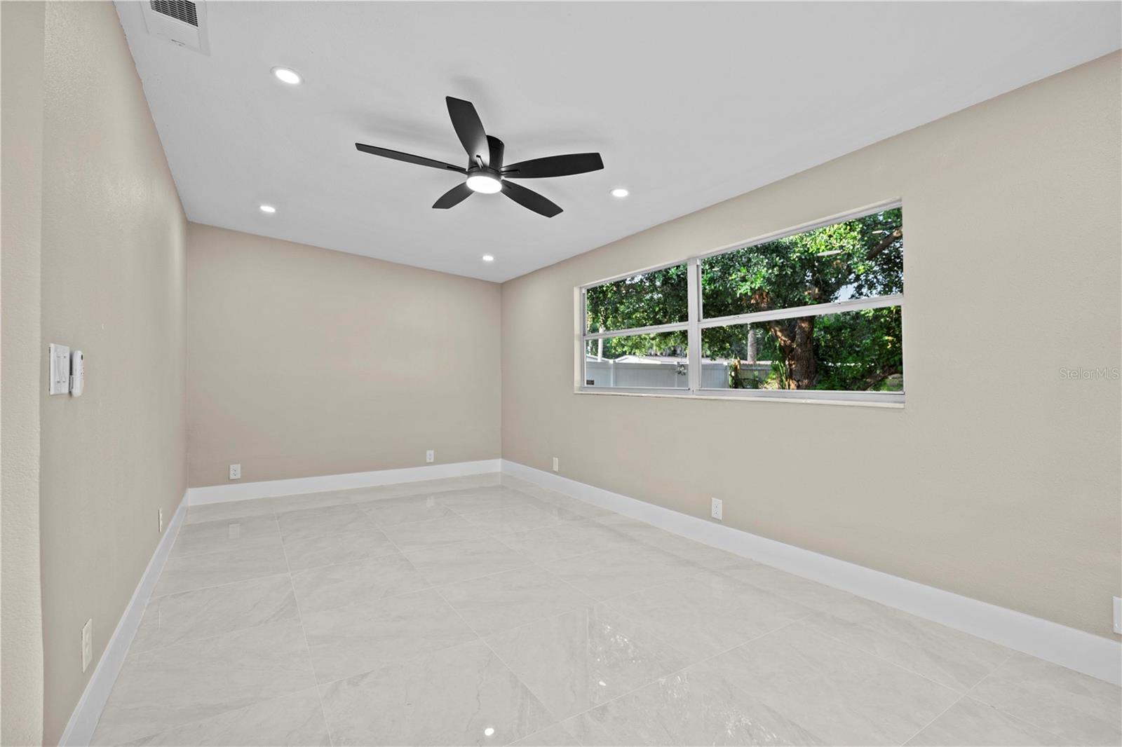 Image 18 of 28 For 5625 Gateway Drive