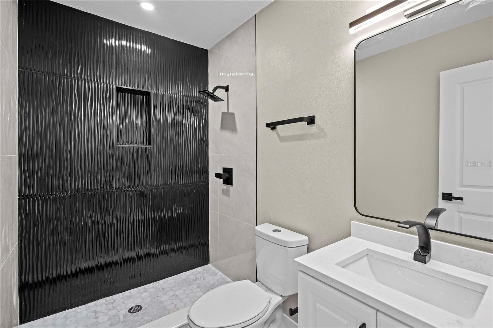 Image 19 of 28 For 5625 Gateway Drive