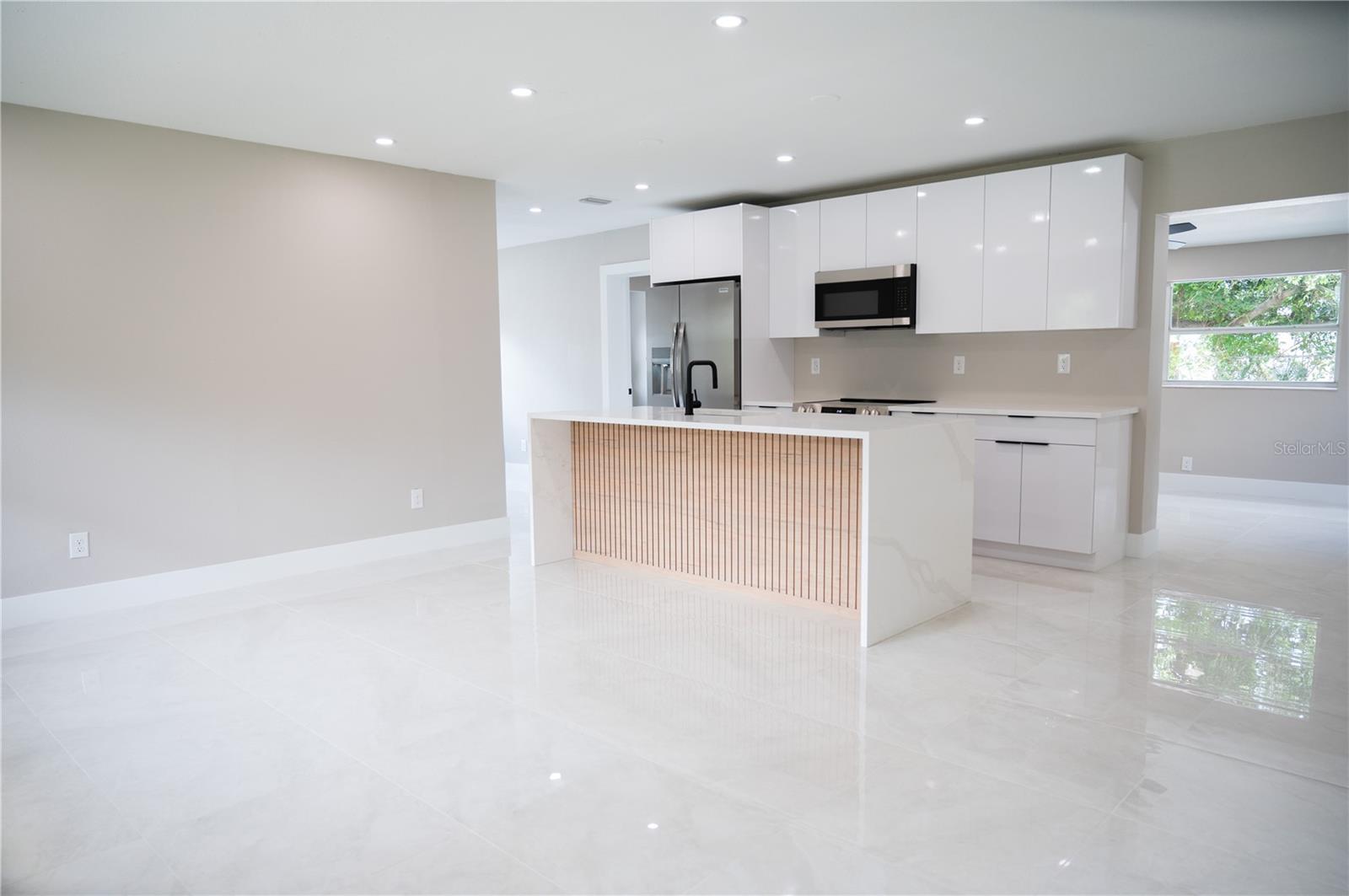 Image 3 of 15 For 5625 Gateway Drive