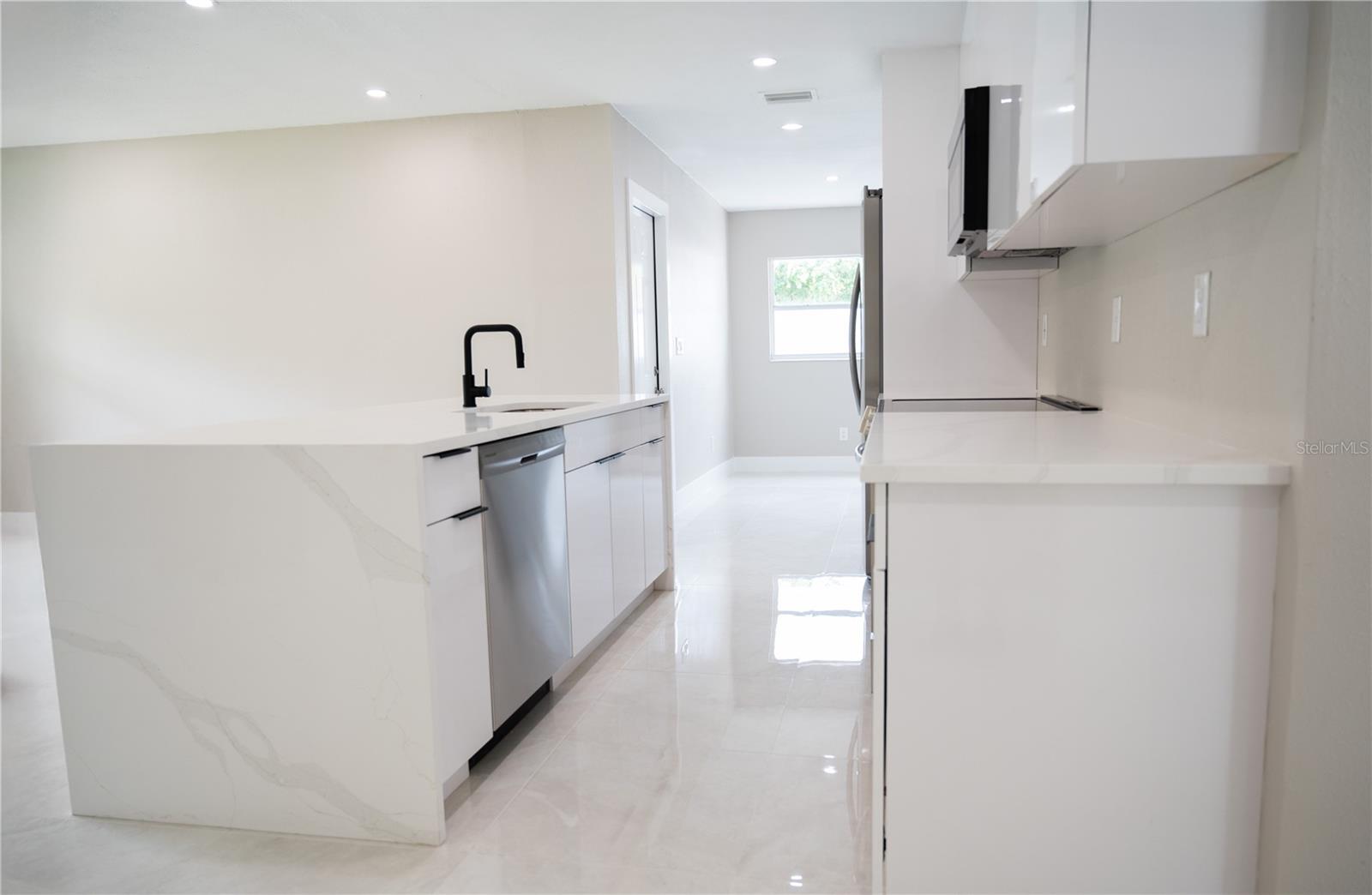 Image 6 of 15 For 5625 Gateway Drive