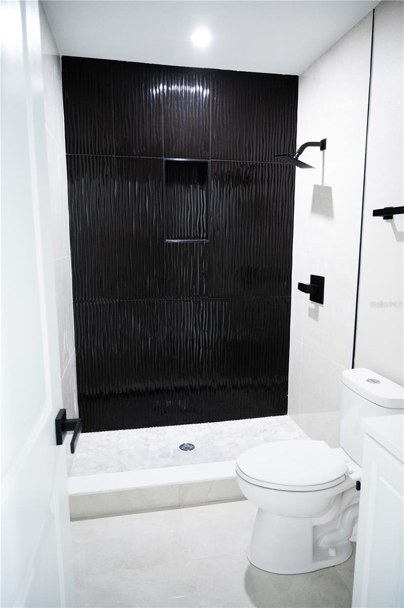 Image 8 of 15 For 5625 Gateway Drive