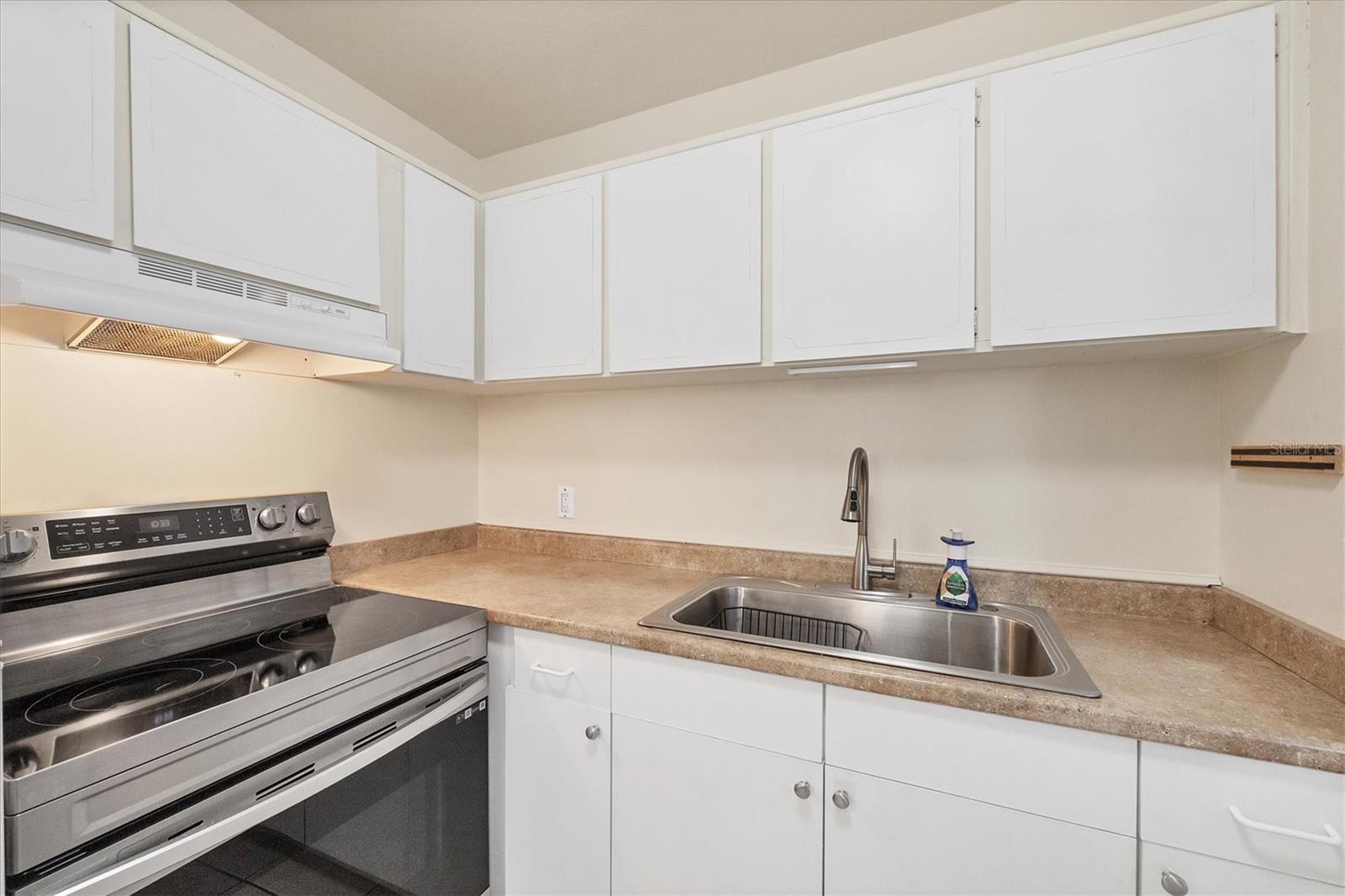 Image 10 of 21 For 3101 Bee Ridge Road 118