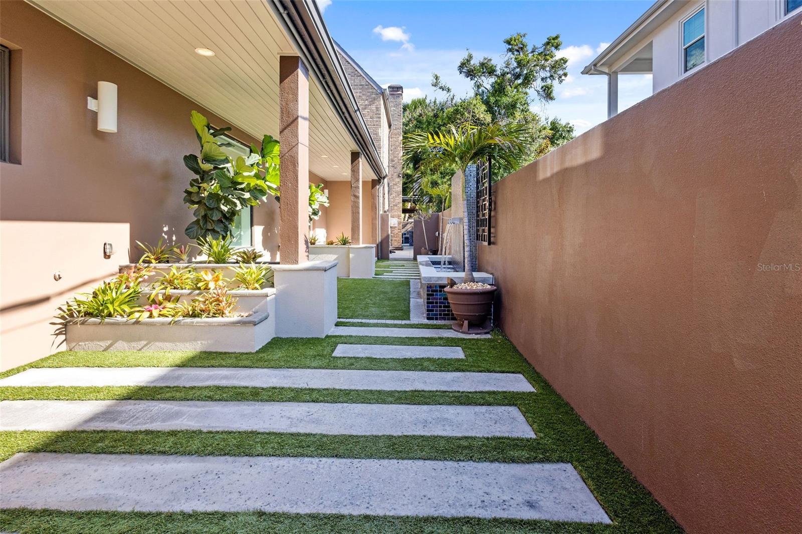 Image 96 of 100 For 2902 Fair Oaks Avenue