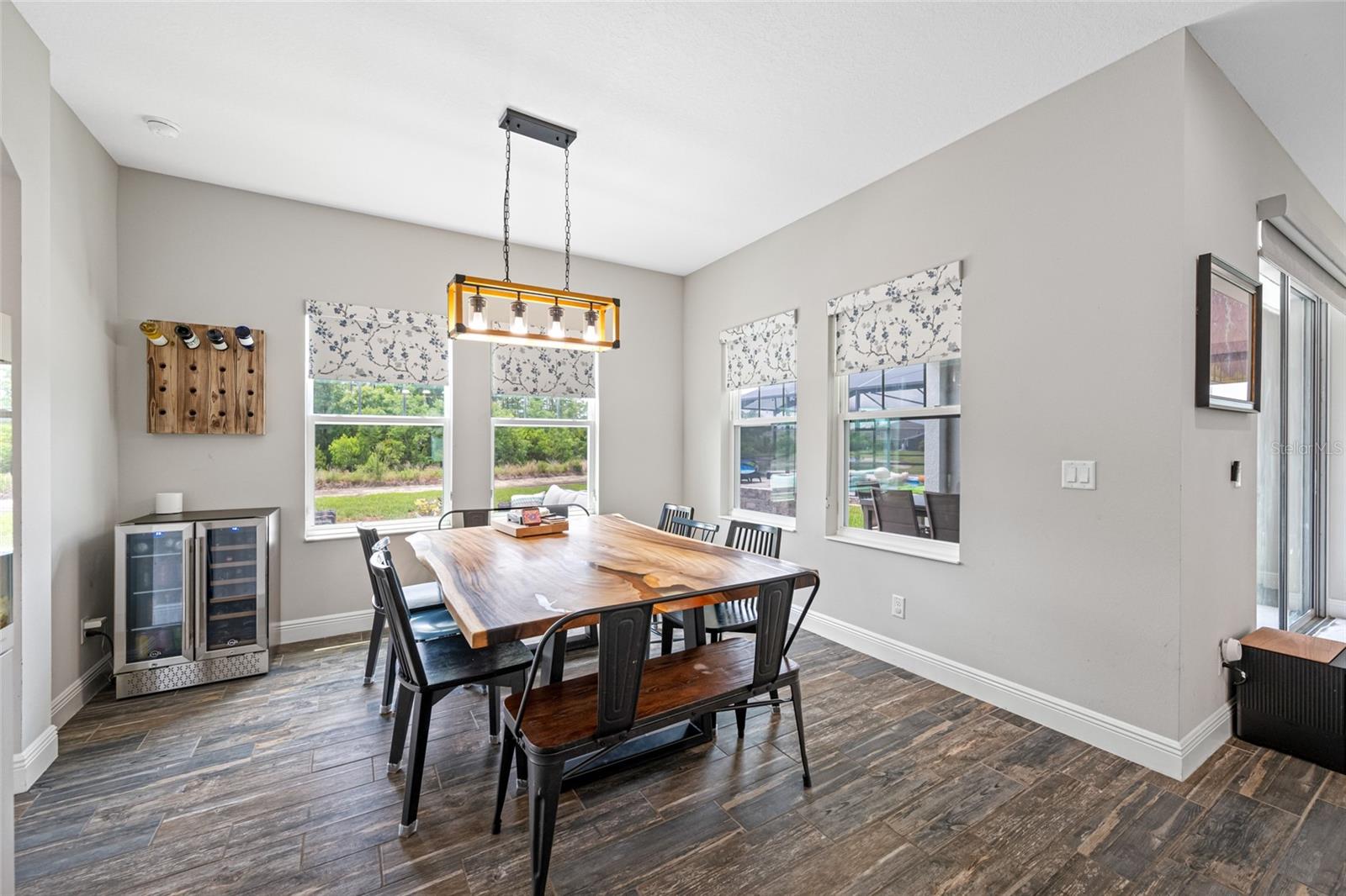 Listing photo id 8 for 4633 Ballantrae Boulevard