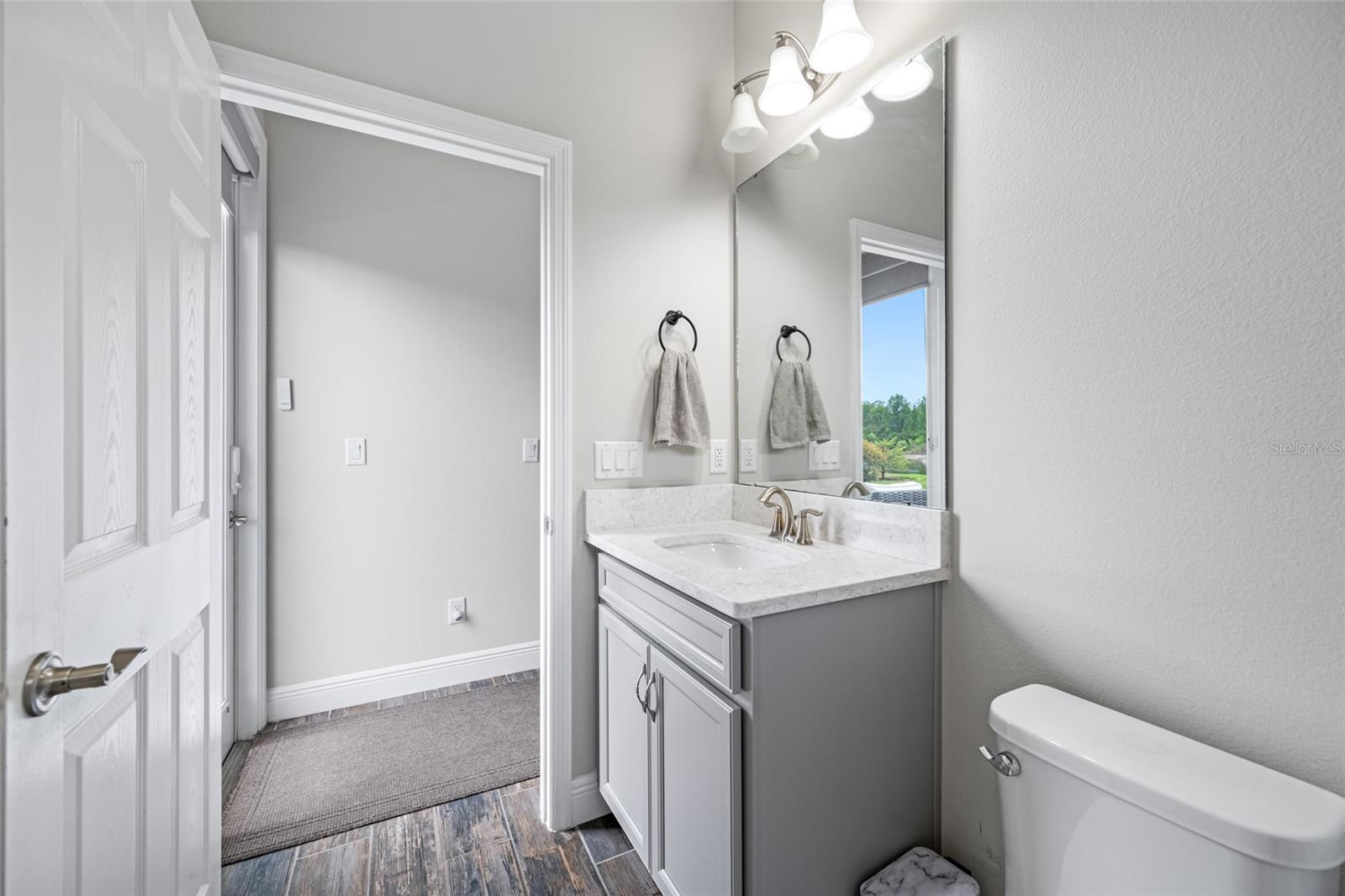 Listing photo id 15 for 4633 Ballantrae Boulevard
