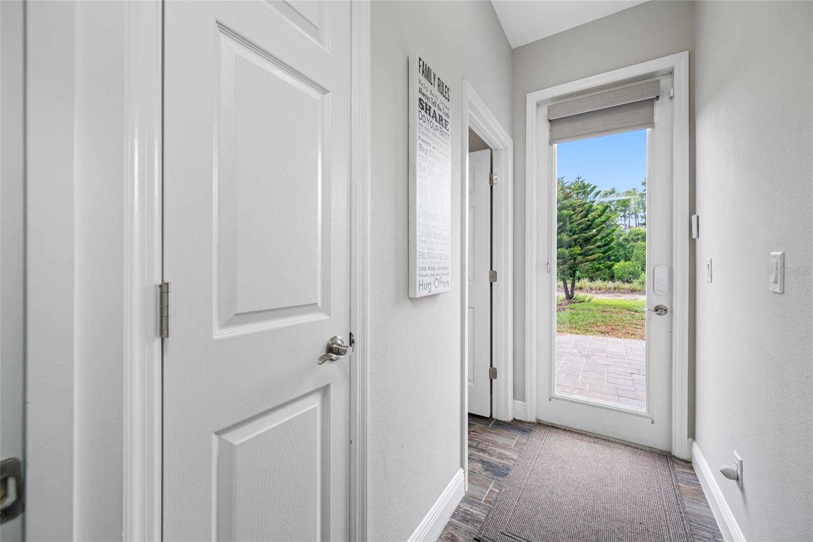 Listing photo id 16 for 4633 Ballantrae Boulevard