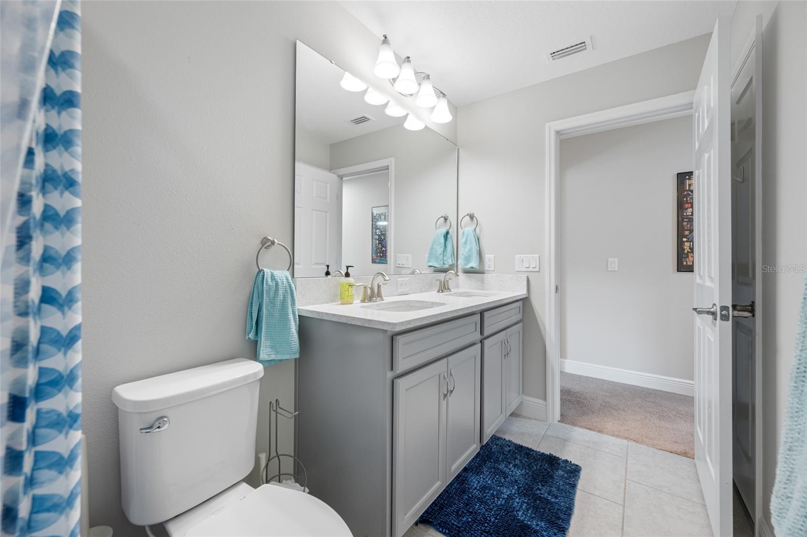 Listing photo id 37 for 4633 Ballantrae Boulevard