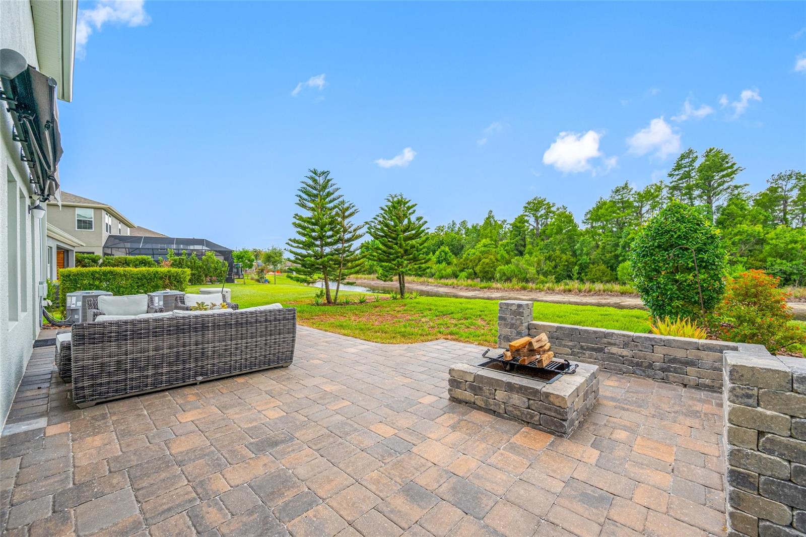Listing photo id 64 for 4633 Ballantrae Boulevard
