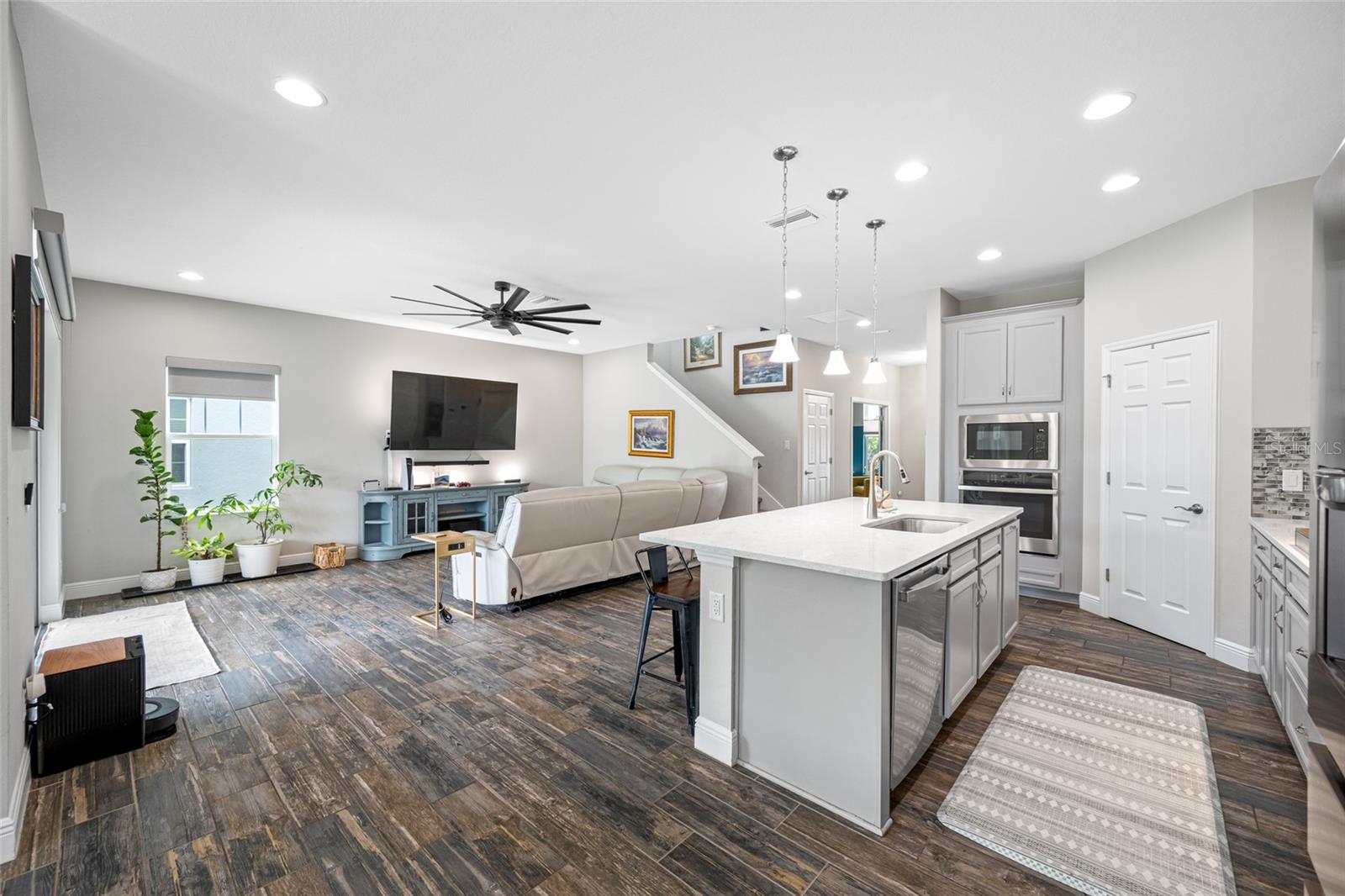 Listing photo id 5 for 4633 Ballantrae Boulevard