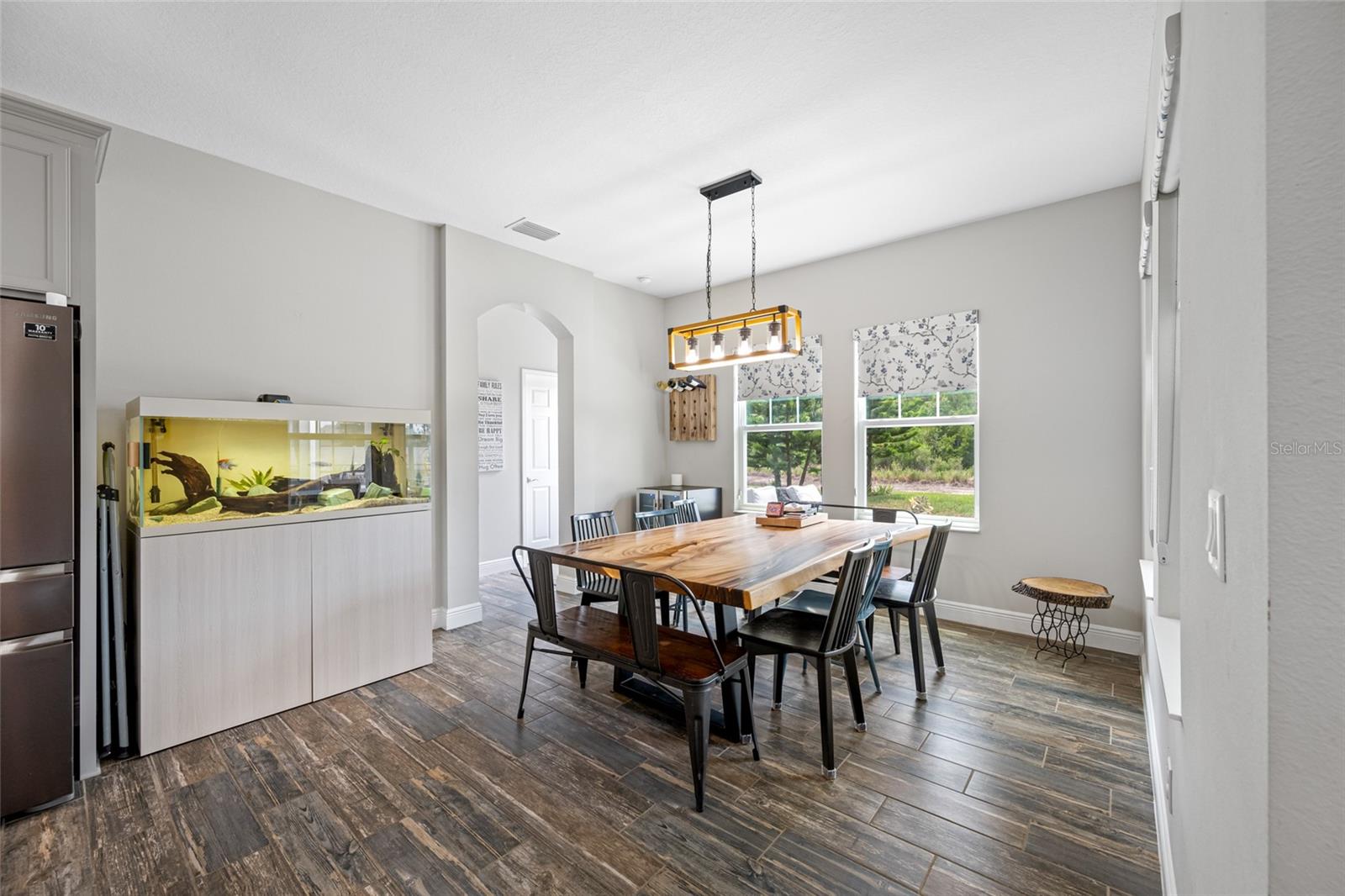 Listing photo id 7 for 4633 Ballantrae Boulevard