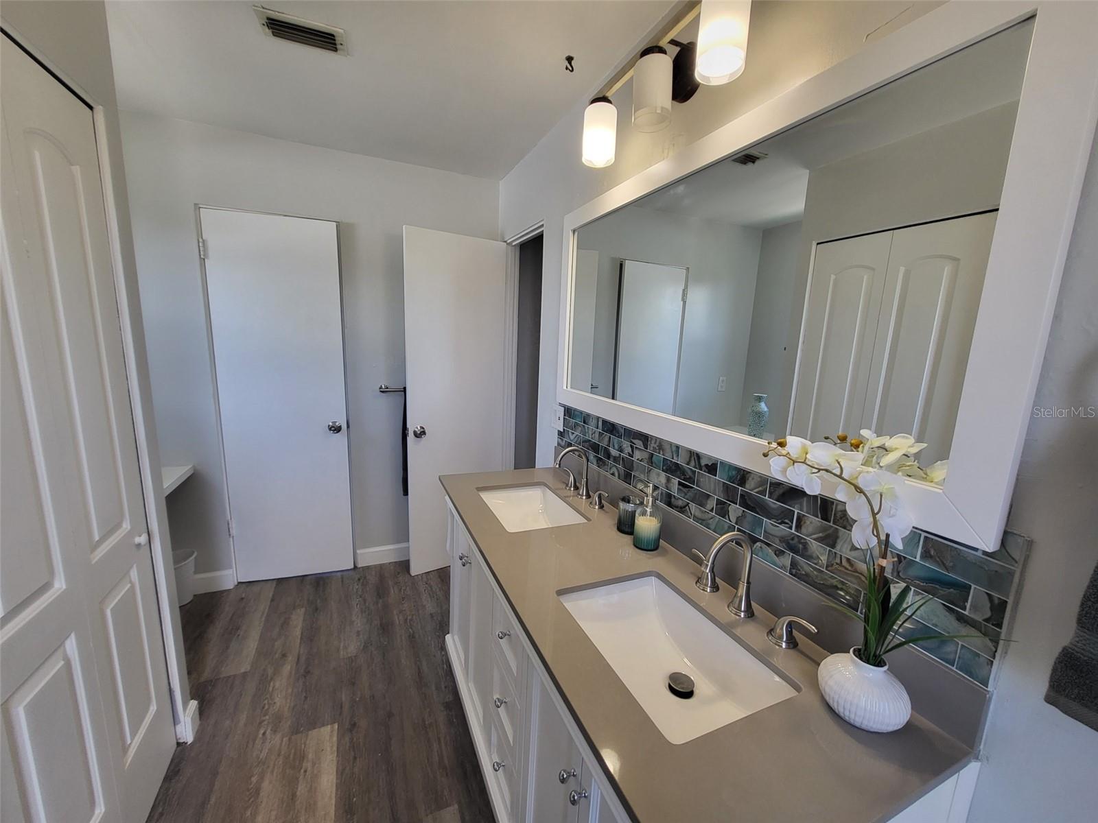 Image 11 of 12 For 5624 Lime Way