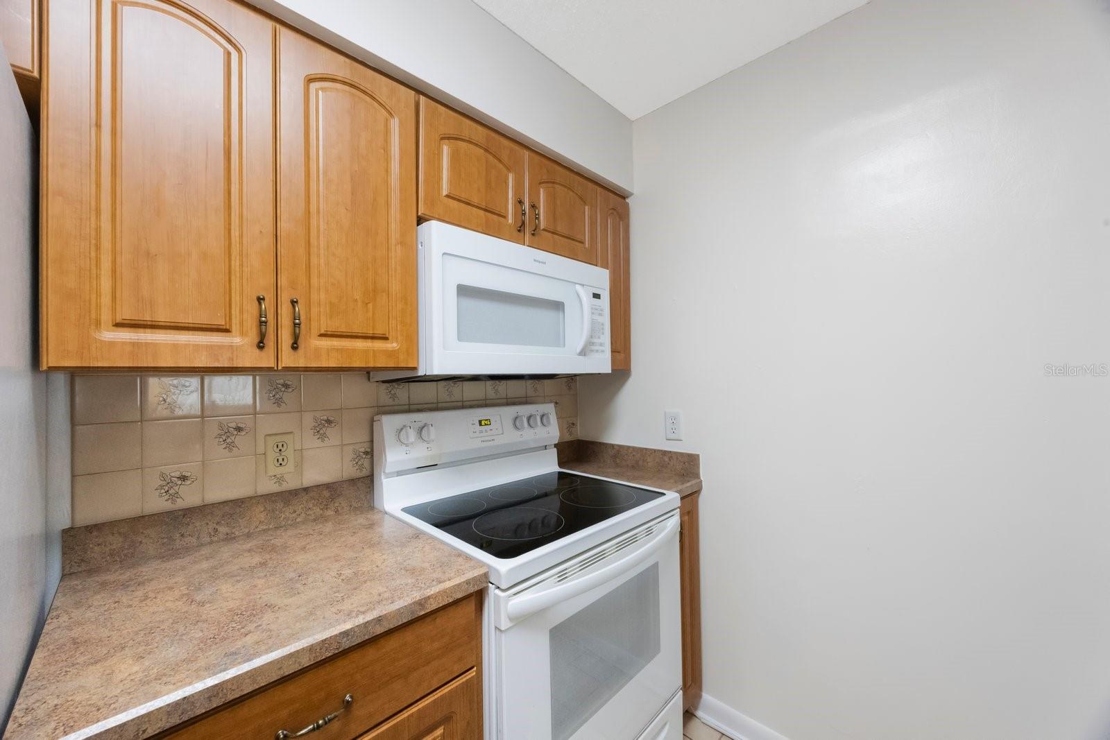Image 11 of 39 For 6639 Winding Oak Drive
