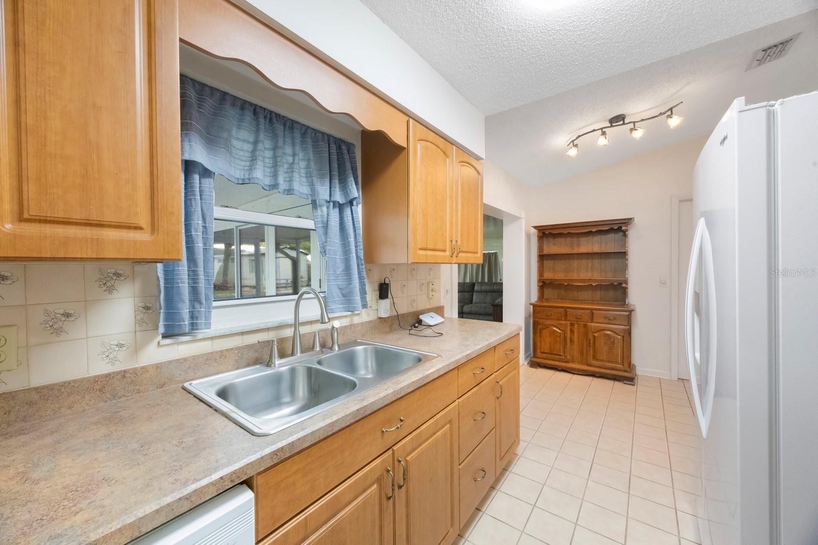 Image 12 of 39 For 6639 Winding Oak Drive