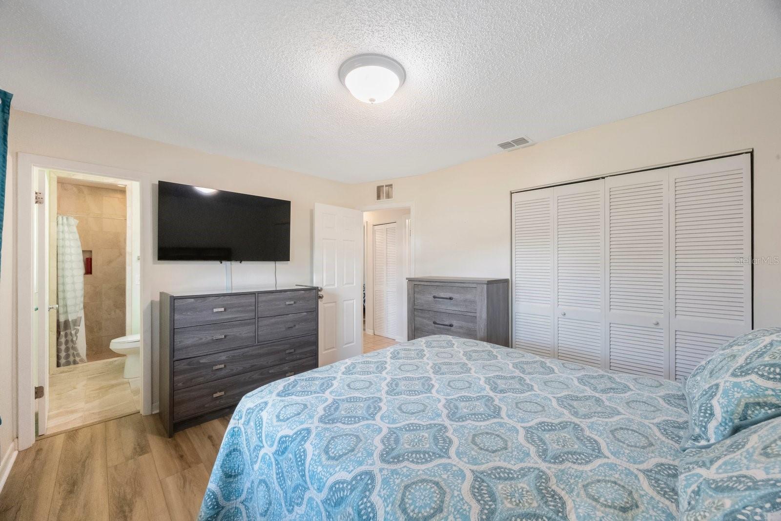 Image 19 of 39 For 6639 Winding Oak Drive