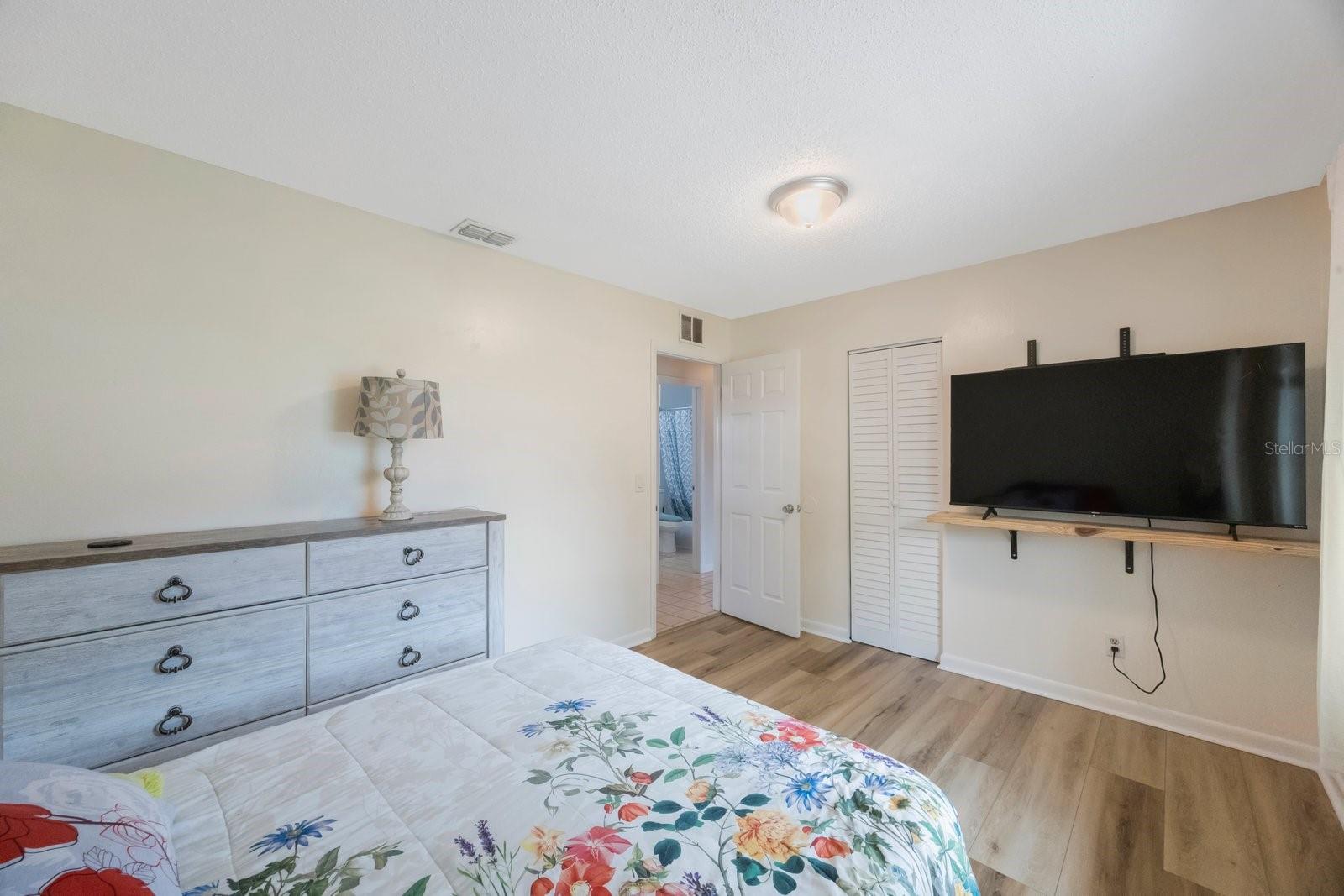 Image 23 of 39 For 6639 Winding Oak Drive
