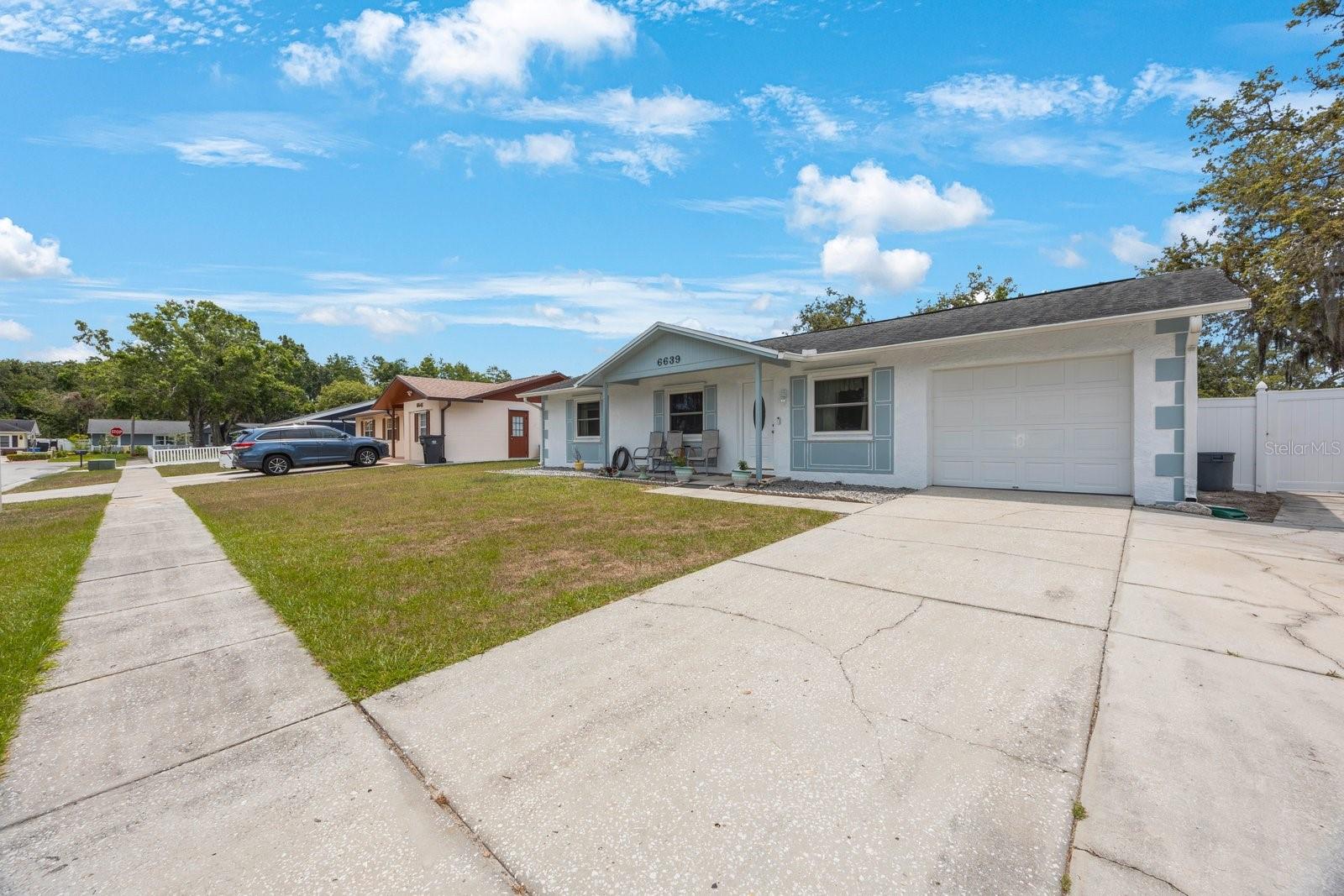 Image 3 of 39 For 6639 Winding Oak Drive