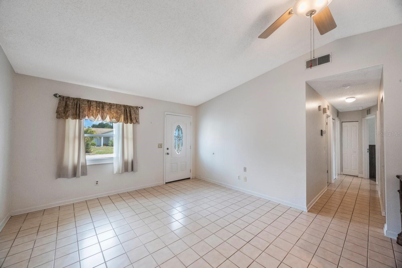 Image 6 of 39 For 6639 Winding Oak Drive