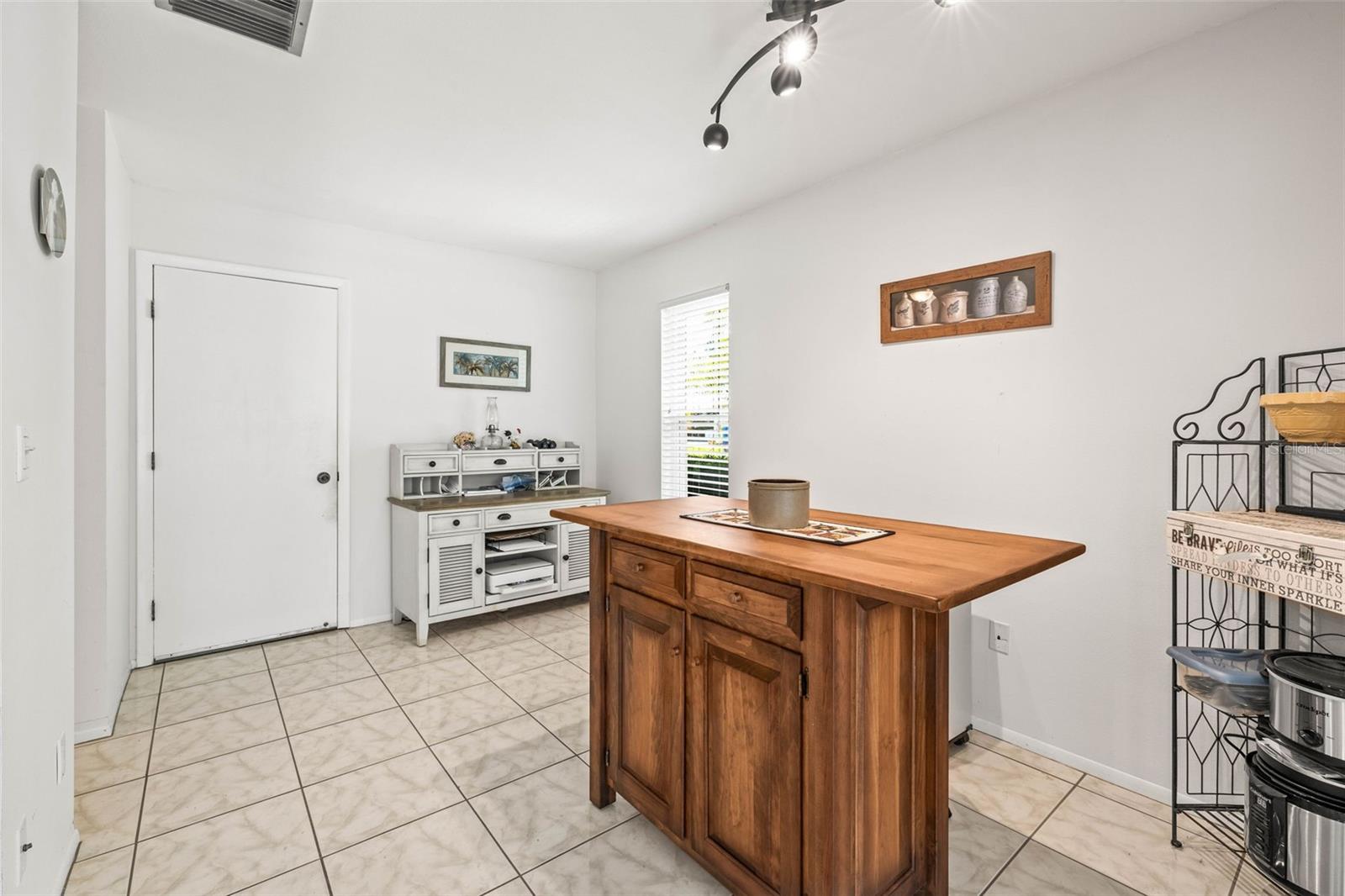 Image 11 of 27 For 1410 Brighton Court