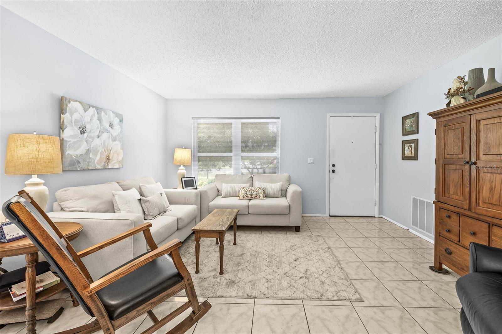 Image 4 of 27 For 1410 Brighton Court