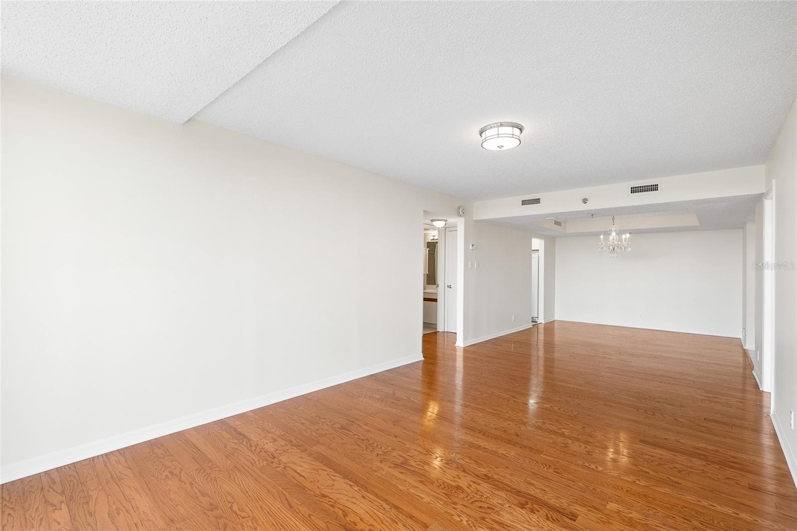 Image 13 of 34 For 3211 Swann Avenue  707