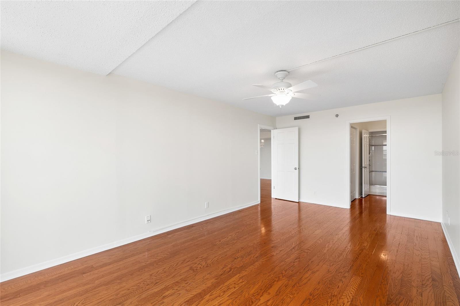 Image 21 of 34 For 3211 Swann Avenue  707