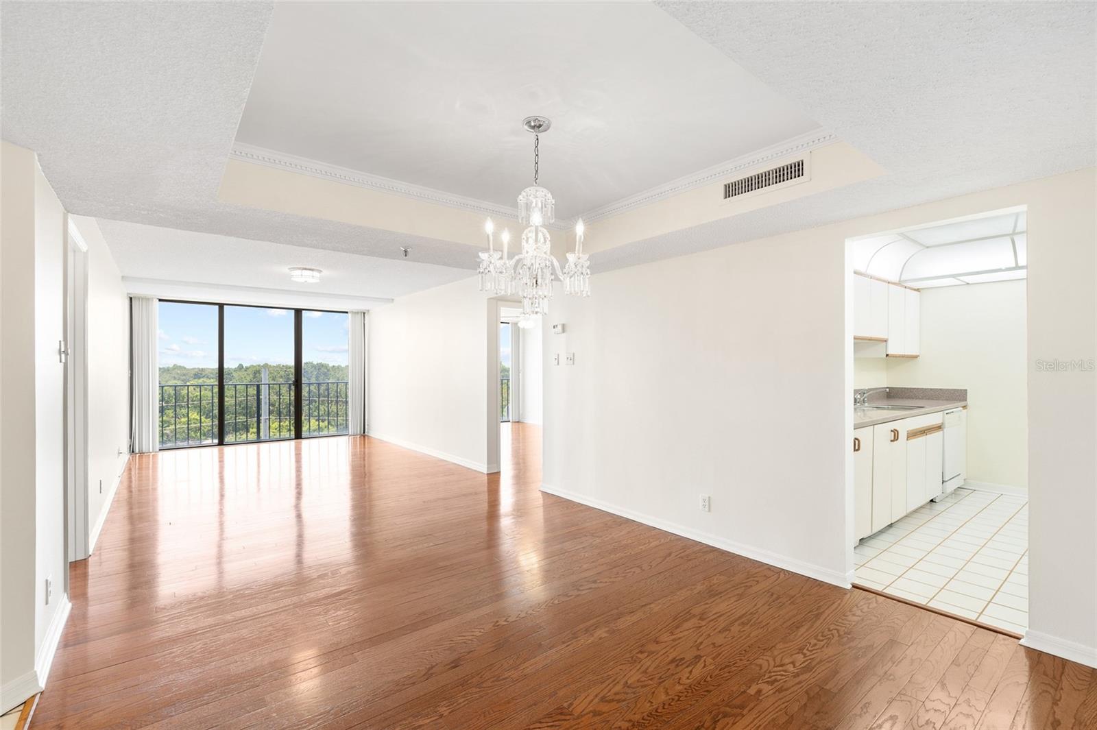 Image 8 of 34 For 3211 Swann Avenue  707