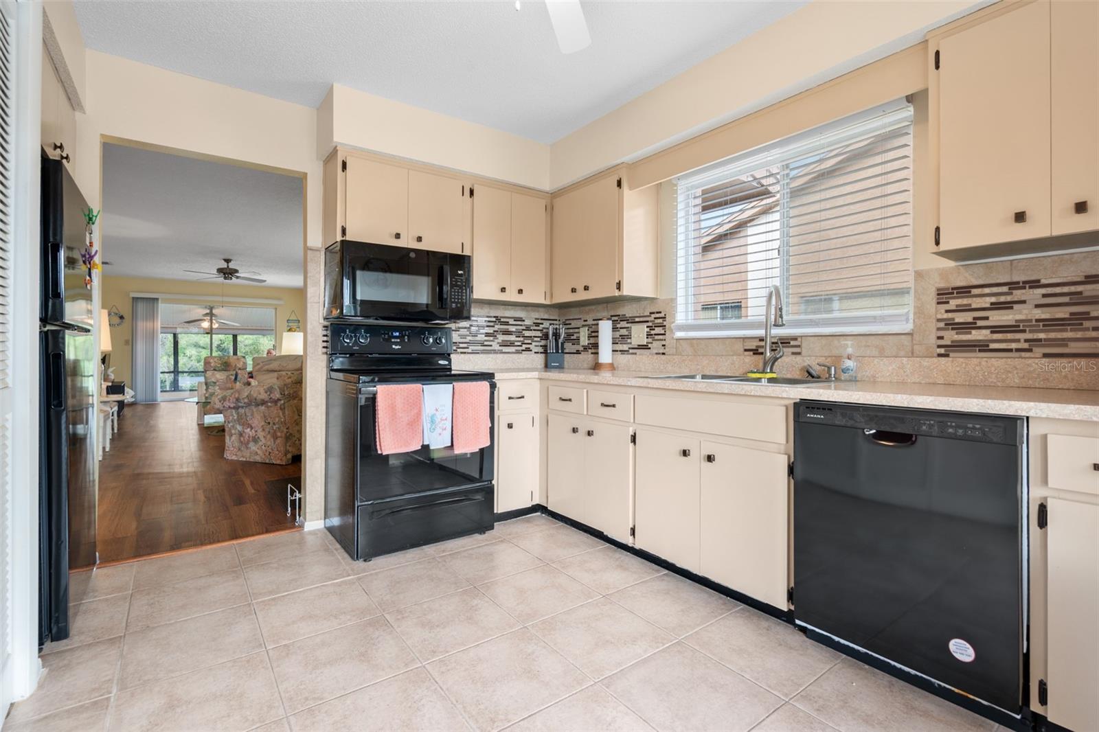 Image 25 of 62 For 4036 Davit Drive
