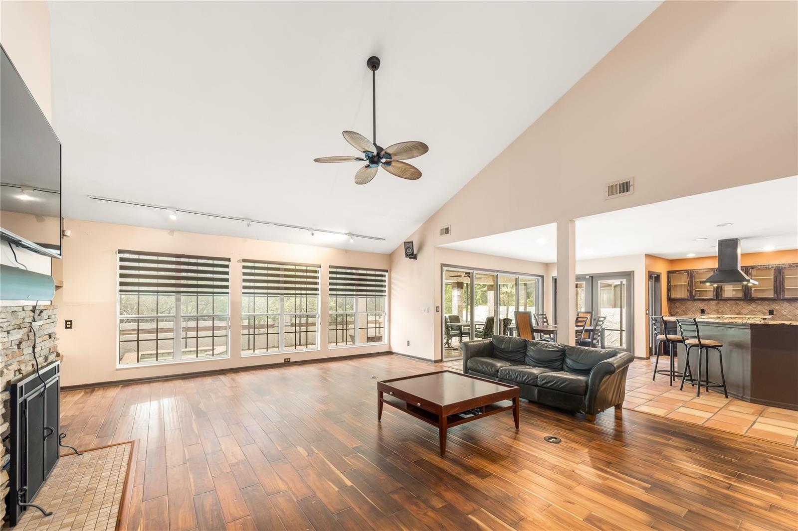 Image 32 of 45 For 2969 La Concha Drive