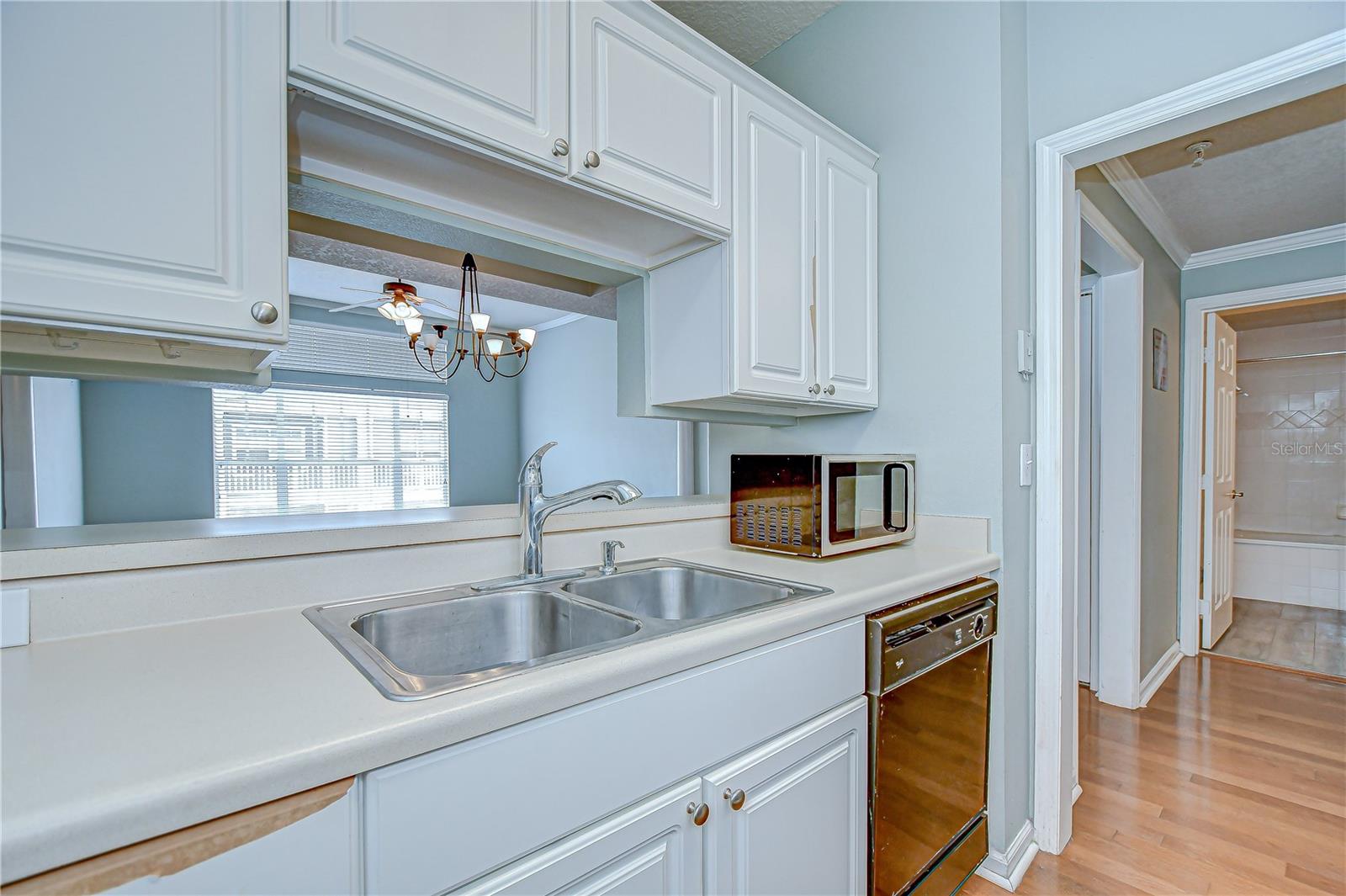 Image 19 of 39 For 800 Dakota Avenue 429