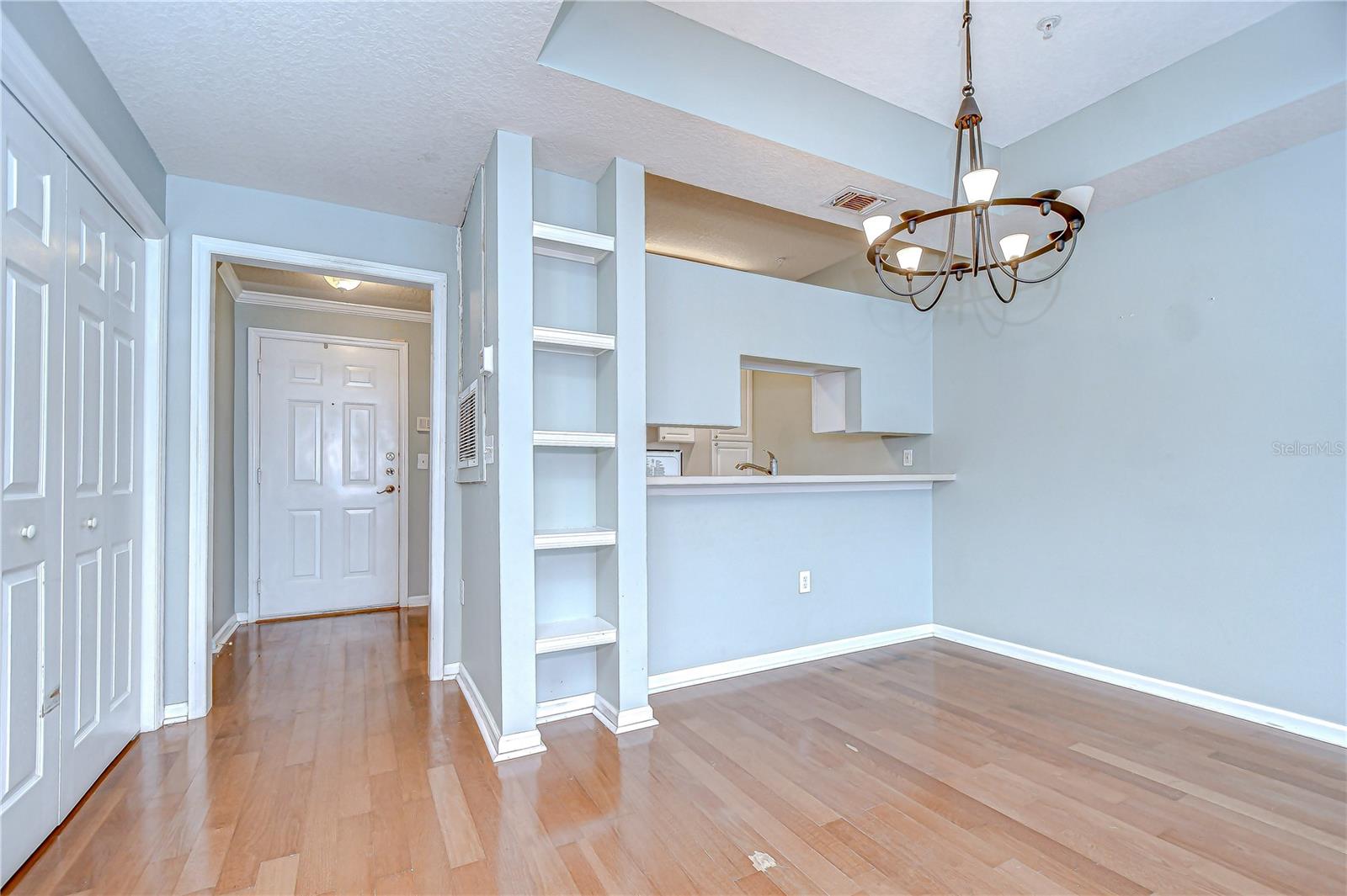Image 24 of 39 For 800 Dakota Avenue 429