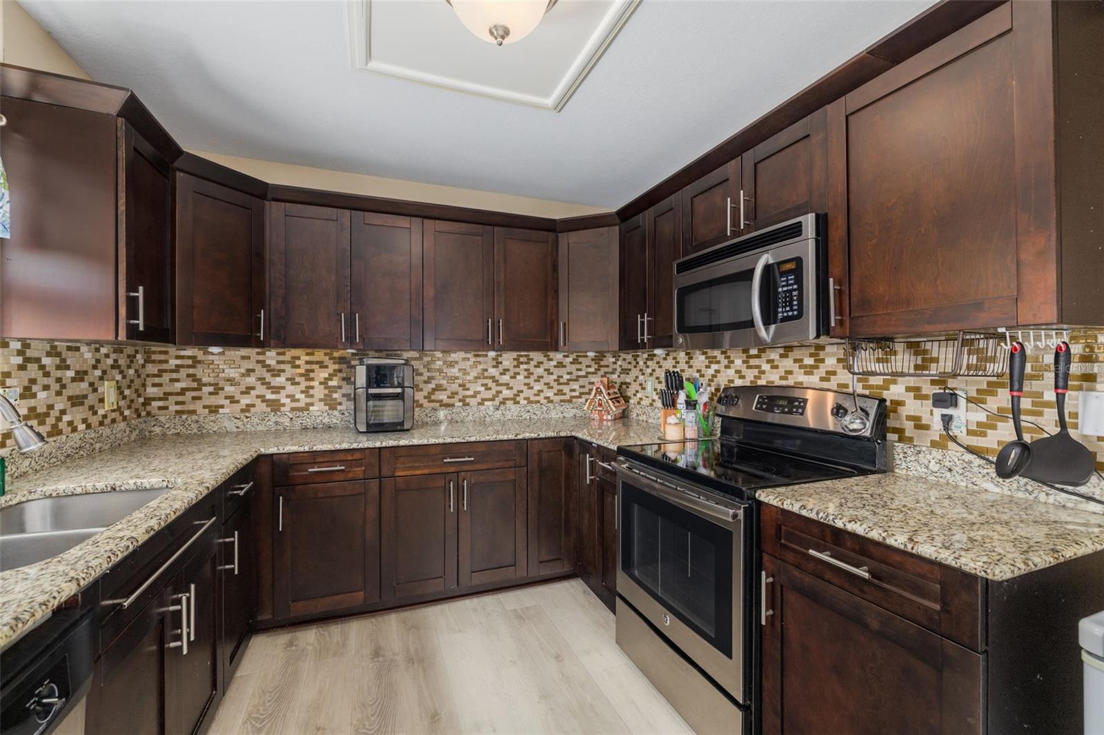 Image 10 of 33 For 4100 Miramar Way