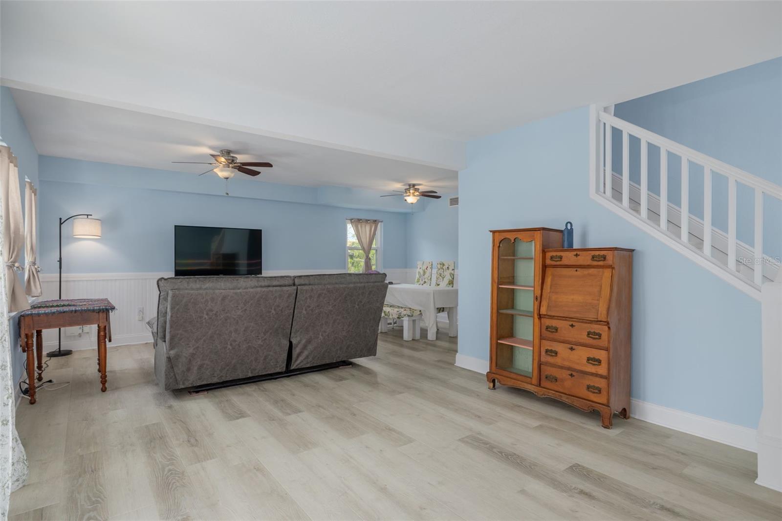 Image 4 of 33 For 4100 Miramar Way