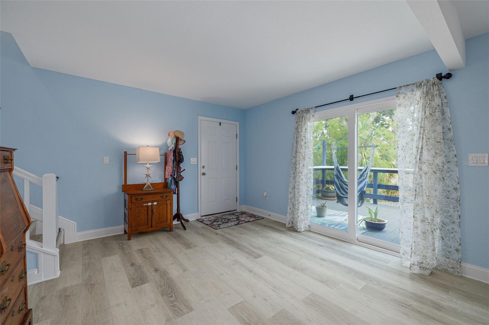 Image 5 of 33 For 4100 Miramar Way