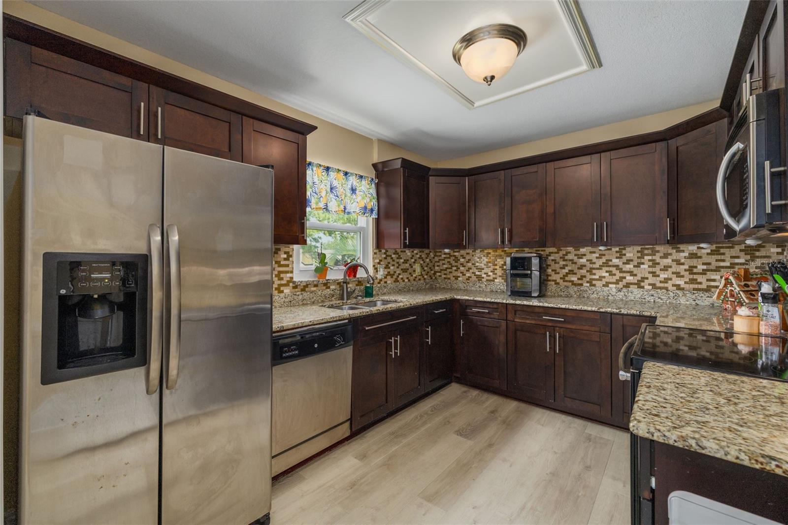 Image 9 of 33 For 4100 Miramar Way