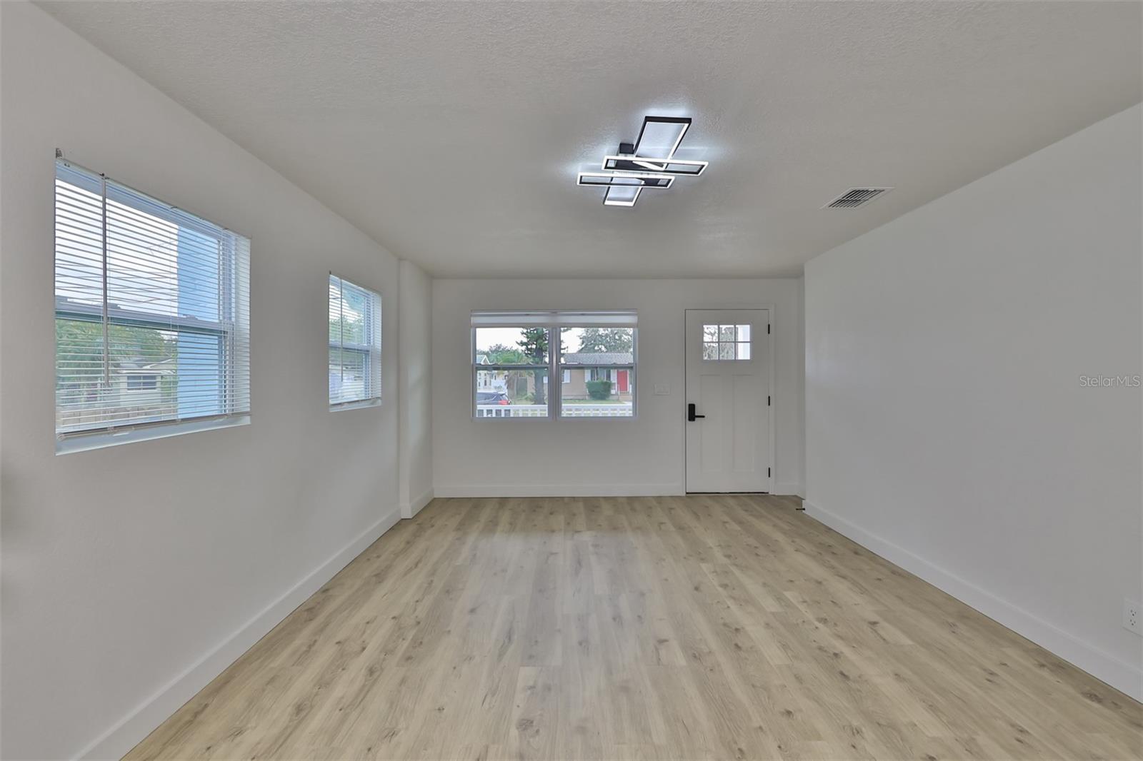 Image 10 of 25 For 875 53rd Terrace N