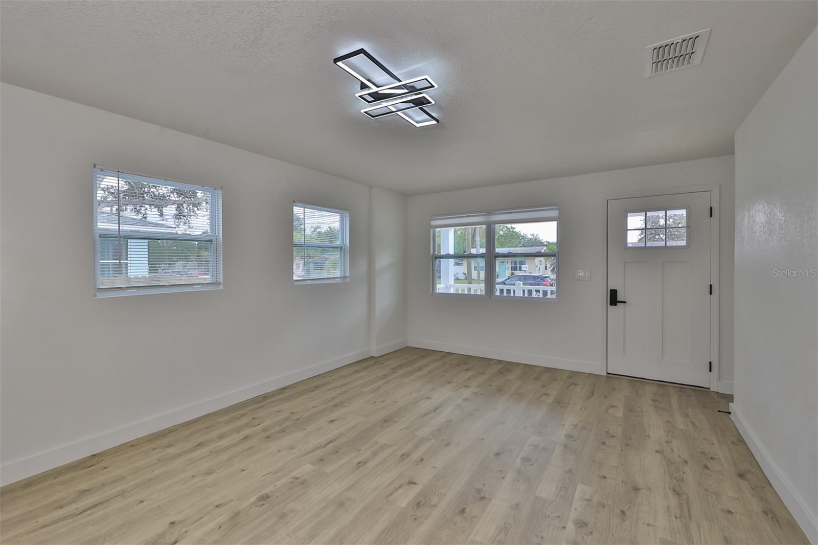 Image 11 of 25 For 875 53rd Terrace N