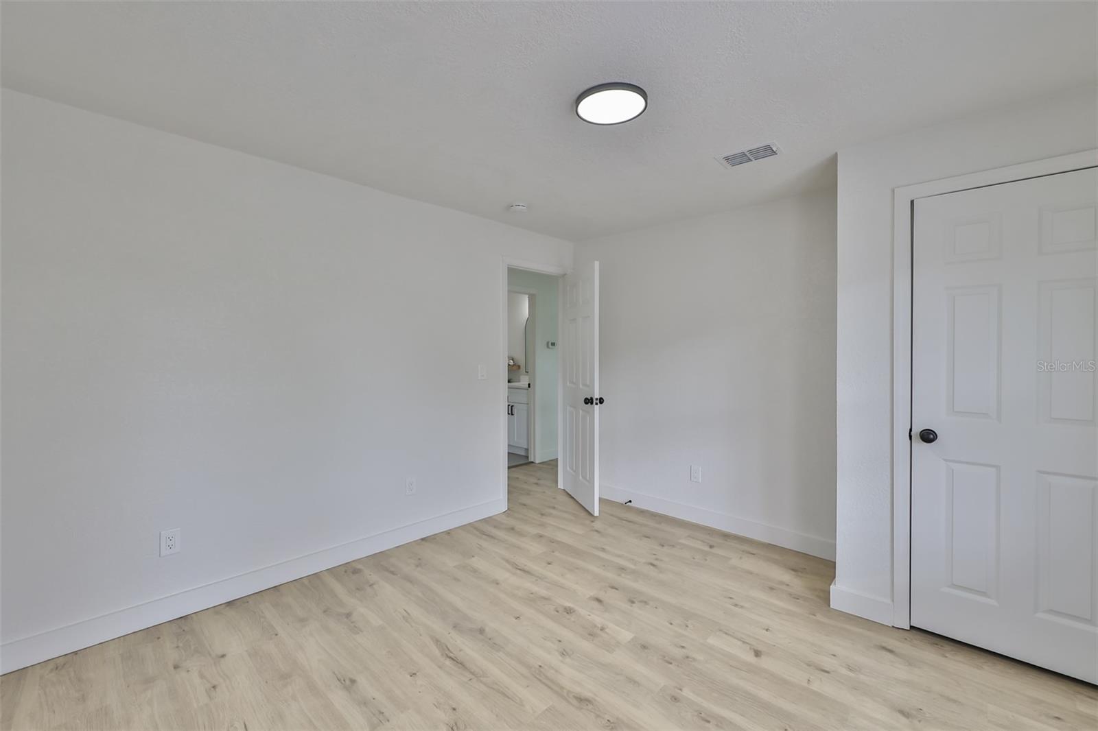 Image 23 of 25 For 875 53rd Terrace N