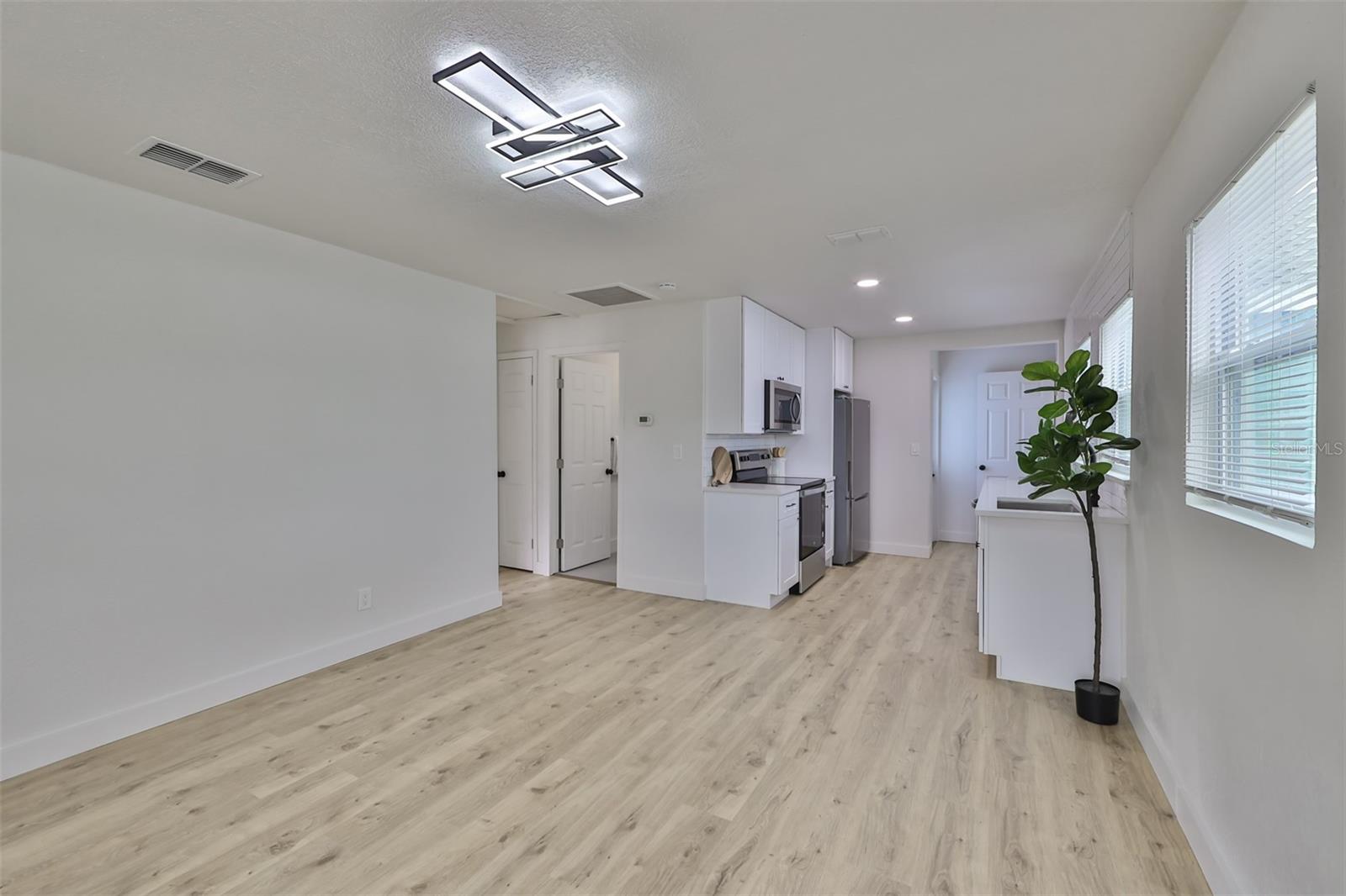 Image 5 of 25 For 875 53rd Terrace N