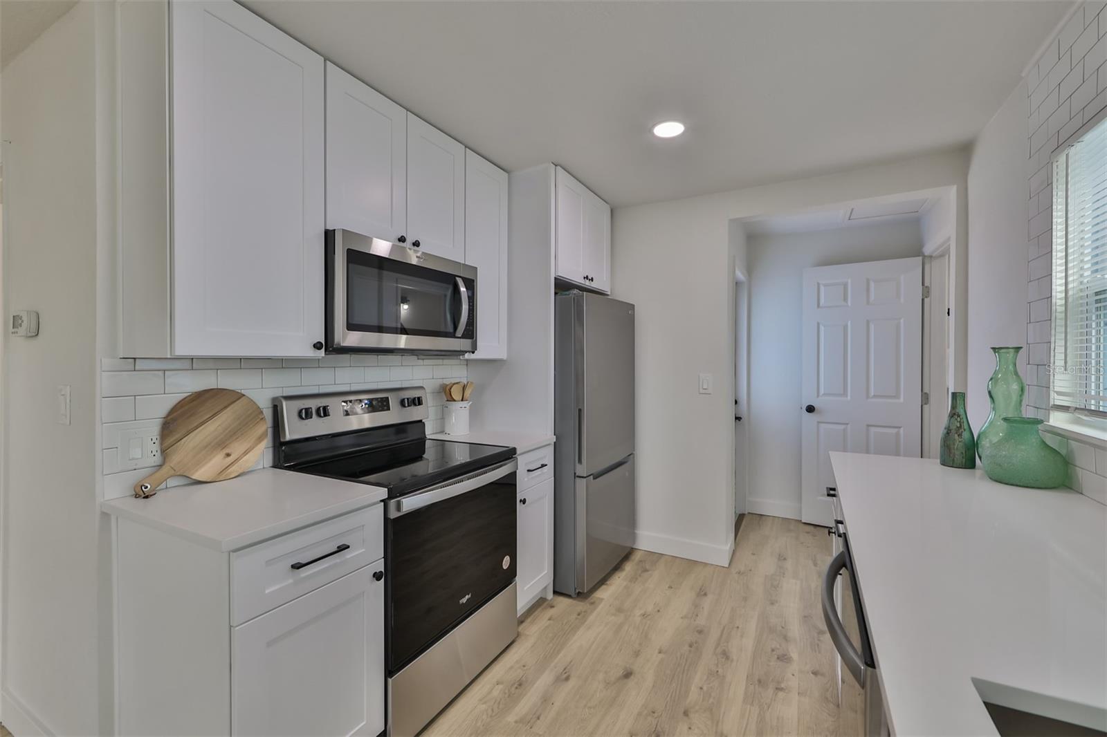 Image 7 of 25 For 875 53rd Terrace N