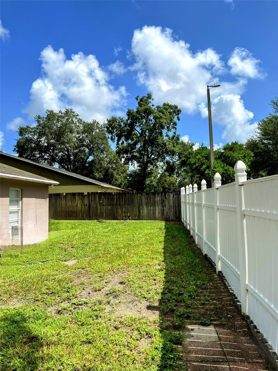 Image 4 of 15 For 8514 Hyaleah Road