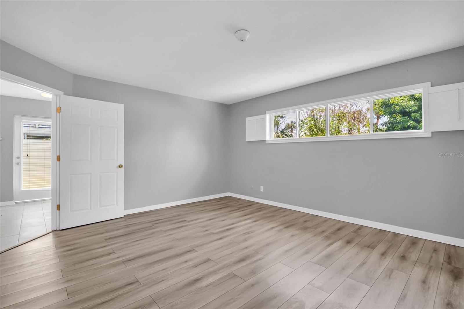 Listing photo id 16 for 4200 49th Avenue S