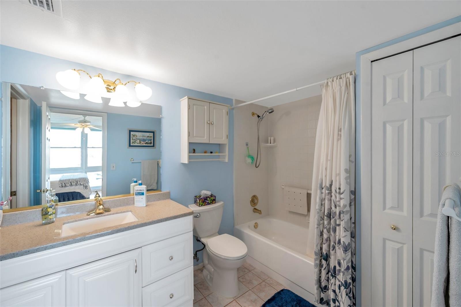 Image 24 of 48 For 7600 Sun Island Drive S 407