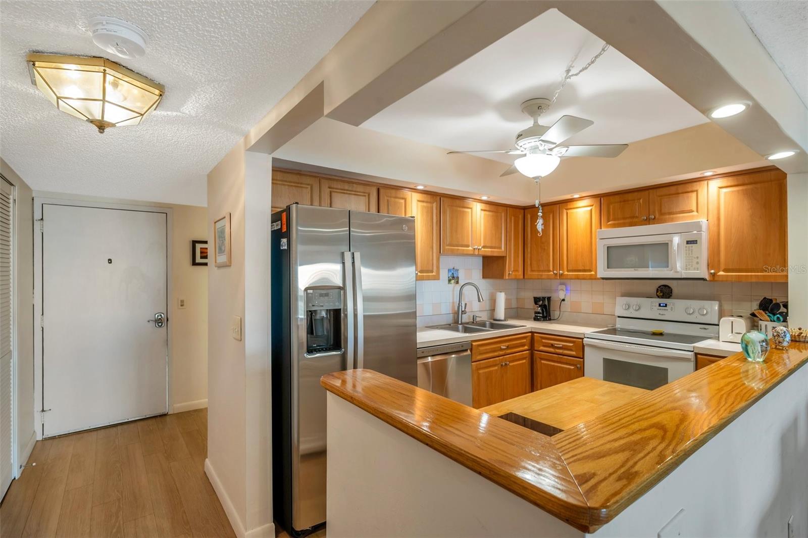 Image 5 of 48 For 7600 Sun Island Drive S 407