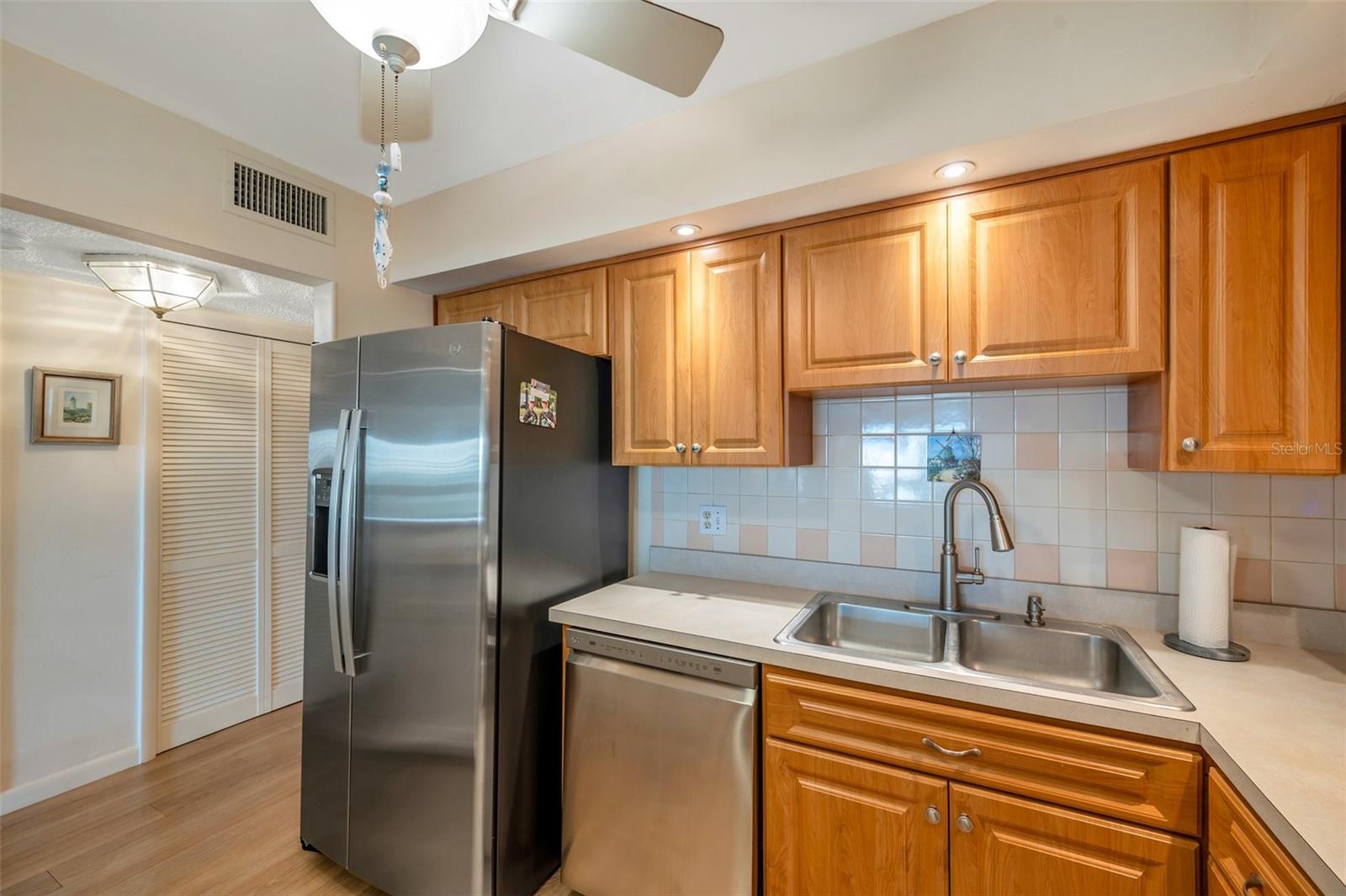 Image 7 of 48 For 7600 Sun Island Drive S 407