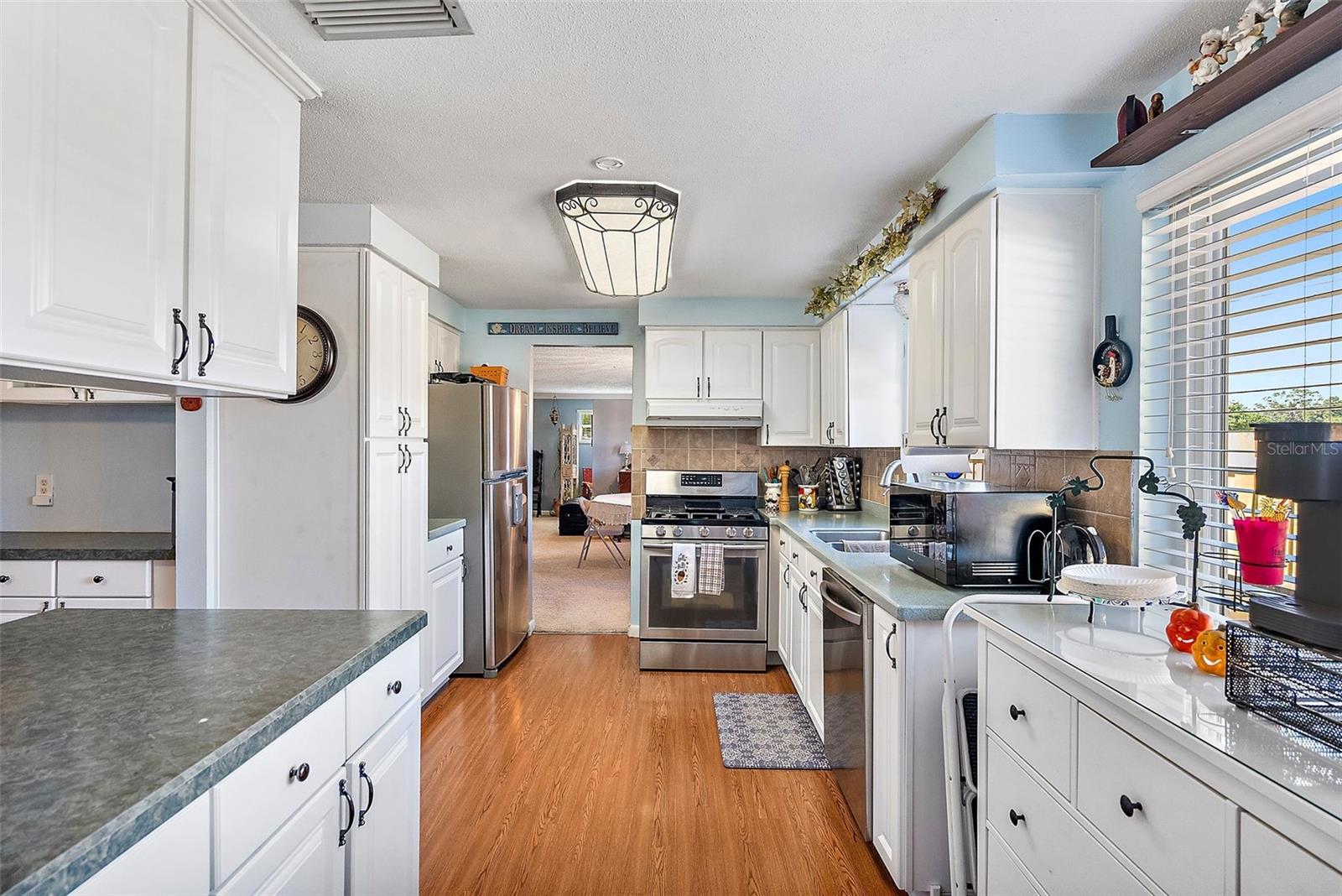 Image 5 of 27 For 11296 90th Avenue