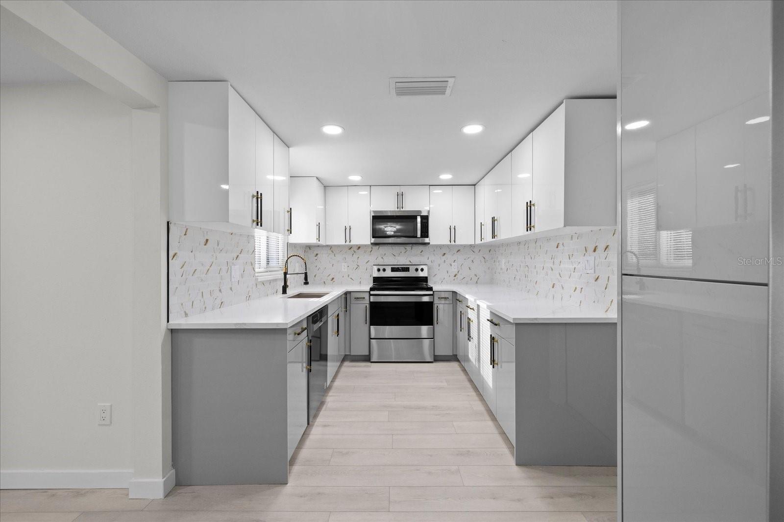 Image 10 of 42 For 15025 Shark Street