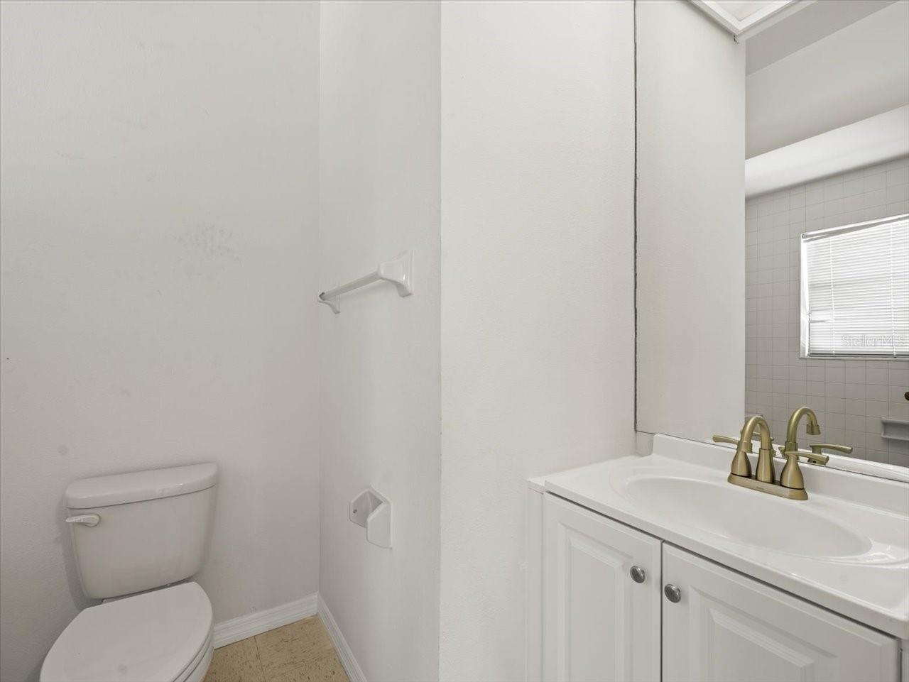 Image 33 of 56 For 13608 Lytton Way
