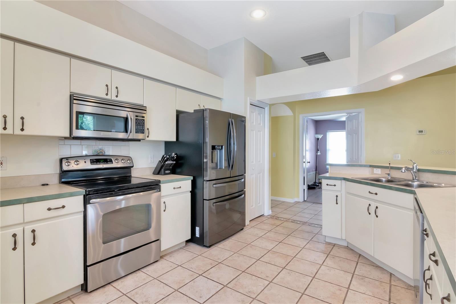 Image 13 of 39 For 30445 Tremont Drive